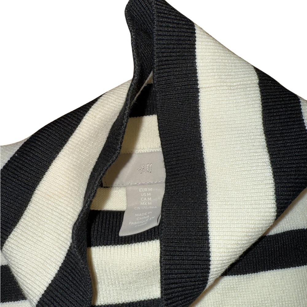 H&M MOCK TURTLENECK SWEATER - Picture 3 of 4